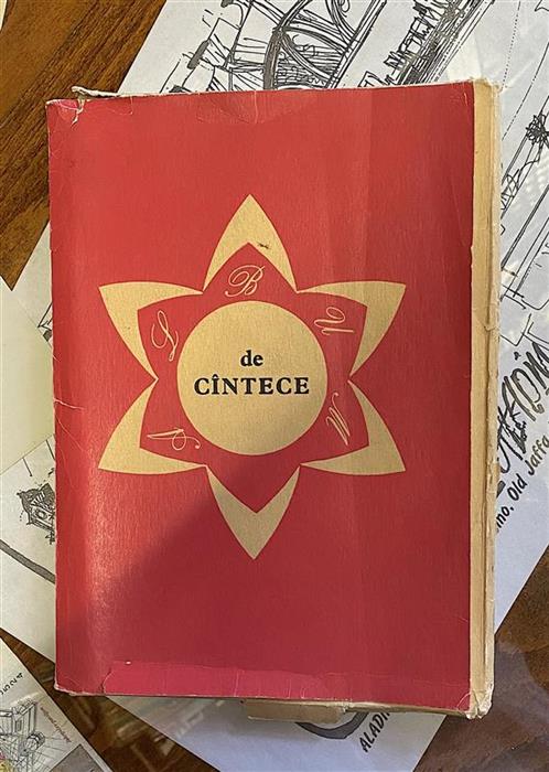 Vechi album de cantece [patriotice si militare cu notatii muzicale] Pui de lei, Mandru soim aviator, Vultur-vulturas de munte etc.